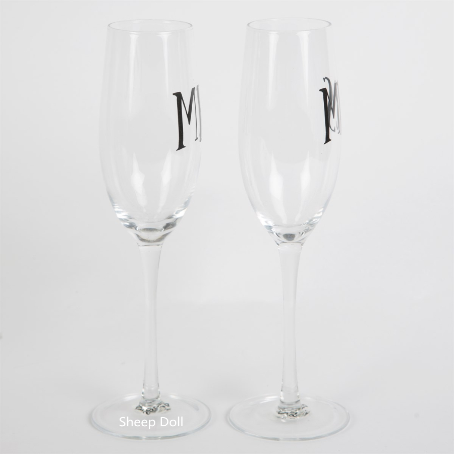 Personalized Wedding Champagne Flutes- Mr and Mrs Design - Engraved Flutes for Bride and Groom Gift for Customized Wedding Gift