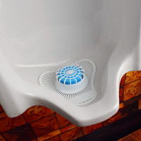 Tapis de toilette parfumé Wave avec bloc désodorisant biologique