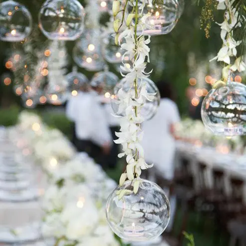 屋外の結婚式の装飾ガラスグローブティーライトホルダー/ガラスハンギングティーライトホルダーランタン/ハンギングガラス照明装飾の好意