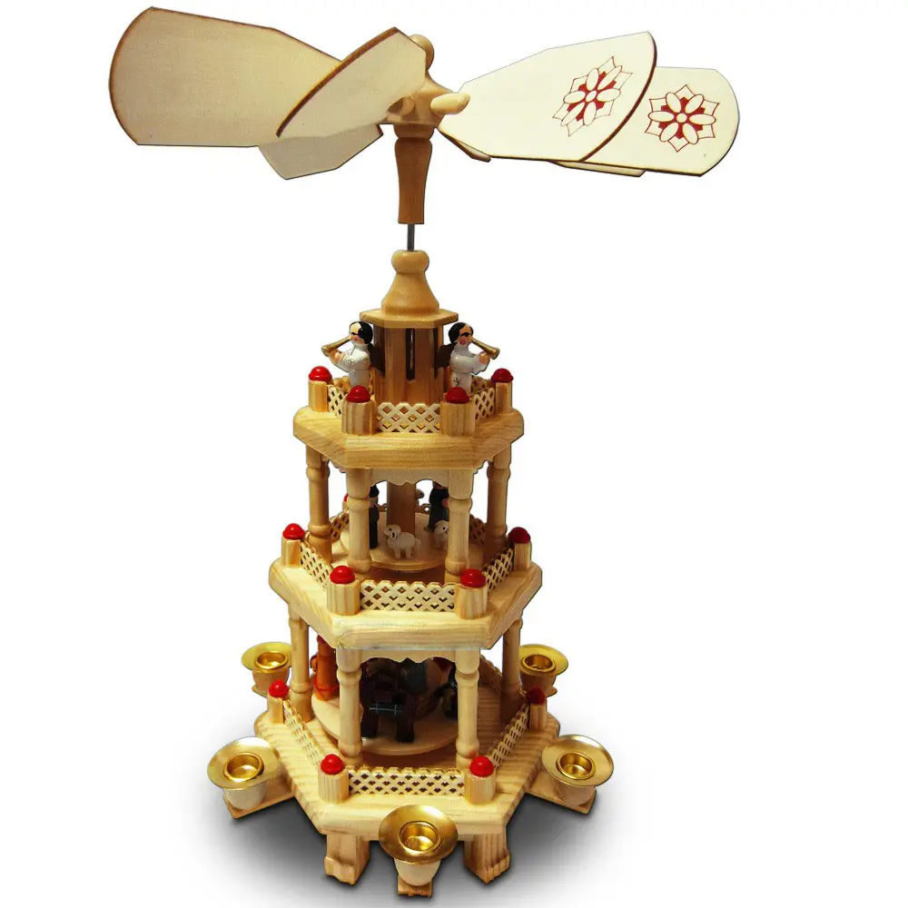 Pirámide de Navidad de madera con portavelas