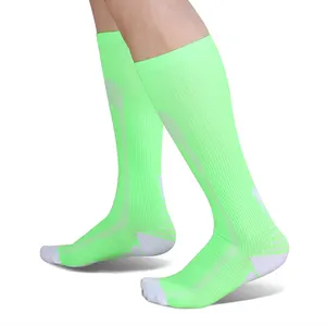 Fábrica directamente vender elegante calcetines de compresión verde resistente tripulación deporte antideslizante Calcetines