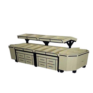 Gli scaffali del supermercato mostrano frutta e verdura usati - Product Image 6