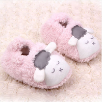 Chaussures de bébé fille et garçon en peluche à semelle souple chaussures pré-marcheur en velours corail dessin animé bébé