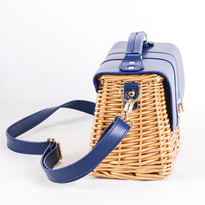 OEM ODM Lady's Woven Rattan Bag Estilo natural hecho a mano con forro <span class=keywords><strong>de</strong></span> lino Decoración <span class=keywords><strong>de</strong></span> remache y correa <span class=keywords><strong>de</strong></span> <span class=keywords><strong>cuero</strong></span> para el hombro - Product Image 5