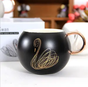 Hign kaliteli promosyon toplu seramik kupa altın kuğu kore karikatür kahve süt çay seramik kupa