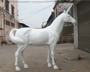 Estátua de jardim de resina unicórnio, escultura de fibra de vidro colorida personalizada ao ar livre