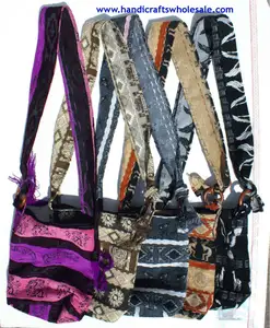 Sac à main en laine tricotée coloré, sac à bandoulière Unique, grand Design ethnique, accessoire de mode et cadeau pour femmes - Product Image 1