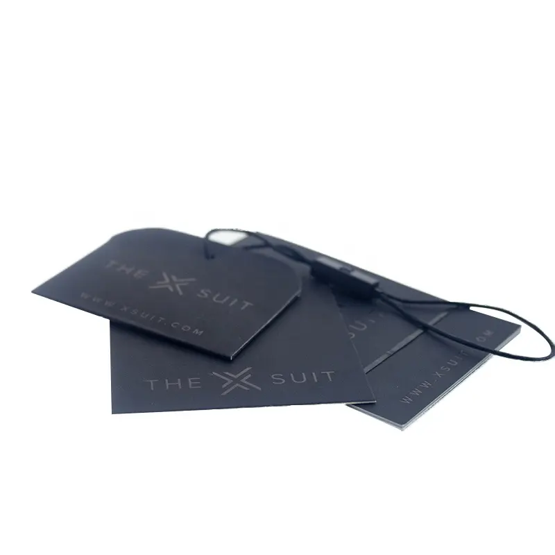 FSC-ropa personalizada de marca, juego de etiquetas colgantes de papel de tacto suave negro con etiqueta de sellado, venta al por mayor