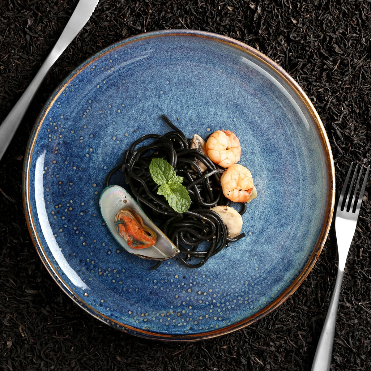 Ensemble d'assiettes à dîner en céramique de plat nordique bleu d'hôtel en gros direct d'usine, assiettes à vaisselle en porcelaine écologiques de restaurant