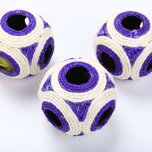 Six Trous Chat Jouets Sisal Gratter Balle Chat Jouets Avec Petite Boule À L'intérieur - Product Image 5
