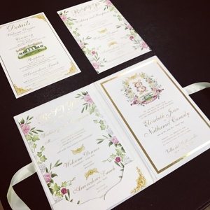 Top Class Hardboard Floral พิมพ์แสตมป์การ์ดเชิญงานแต่งงานกับโบว์ริบบิ้น - Product Image 1