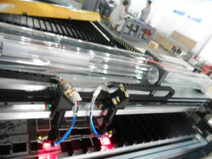 Precio barato tela de cuero máquinas de corte por láser con 2 cabezales láser - Product Image 5