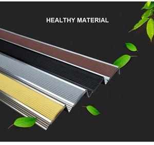 Protection <span class=keywords><strong>de</strong></span> bord <span class=keywords><strong>de</strong></span> marche en plastique, nez <span class=keywords><strong>de</strong></span> marche en aluminium, bandes antidérapantes en caoutchouc - Product Image 4