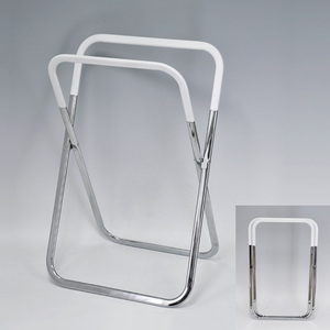 Perchero independiente de montaje de metal cromado de 2 rieles para uso en sala de estar y hotel - Product Image 5