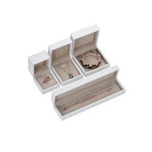 Tùy chỉnh chất lượng cao PU da sang trọng hộp đồ trang sức vàng in với logo thương hiệu cho vòng vòng Vòng Bracelet-Lễ hội gói quà tặng - Product Image 4