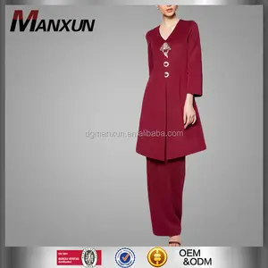 ขายส่ง Baju Kurung สีแดงมาเลเซียไวน์ Kebaya ชุดสตรีมุสลิมภาพ Kebaya Kurung