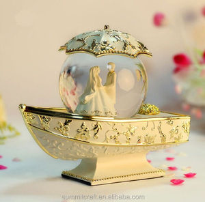 Favor de la boda de la nave de oro resina caja de música - Product Image 1