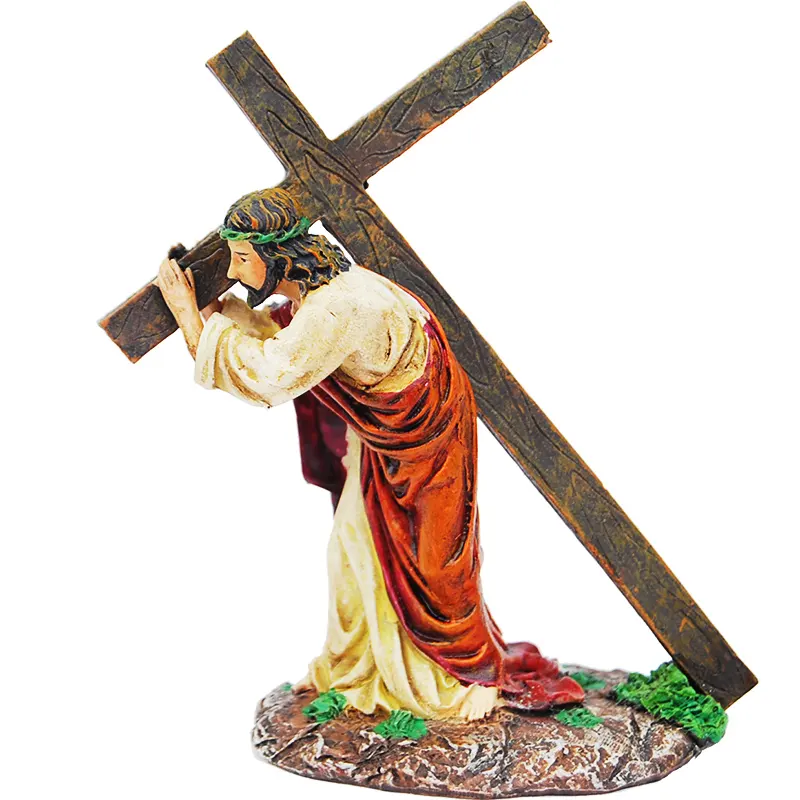 十字架の置物を運ぶ樹脂像イエス