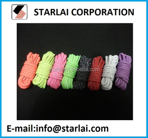 Lacci per scarpe in poliestere elasticizzati con stampa riflettente larghi 8mm accessori per scarpe da ginnastica in stile sportivo con punte in plastica vendute in coppia - Product Image 2