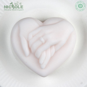 Stampi in Silicone Alimentare Nicole <span class=keywords><strong>per</strong></span> Sapone e Candele Fai-da-Te, <span class=keywords><strong>per</strong></span> San Valentino e Creazioni Artigianali, Monouso, Senza Necessità di Agente Distaccante - Product Image 2