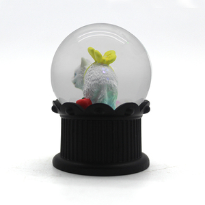 Boule à neige <span class=keywords><strong>mini</strong></span> chat <span class=keywords><strong>pas</strong></span> <span class=keywords><strong>cher</strong></span> avec <span class=keywords><strong>globe</strong></span> d'eau de 45mm personnalisé en résine artisanat décor à la maison <span class=keywords><strong>mini</strong></span> boule à neige animale décor à la maison - Product Image 4