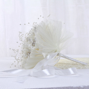 Nuovo Bouquet da Sposa 2026, Bellissimo e Romantico, con Rose Bianche in Raso di Lusso, per Damigelle, Fatto a Mano per Matrimoni - Product Image 5