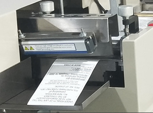 เครื่องตัดฉลากแบรนด์เสื้อผ้าอัตโนมัติแบบม้วนเป็นแผ่น ความเร็วสูงพิเศษ - Product Image 4