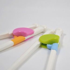 Cabritos que entrenan los palillos desechables del silicón con la insignia, al por mayor Chipstick del silicón del bebé con el <span class=keywords><strong>a</strong></span> - Product Image 2