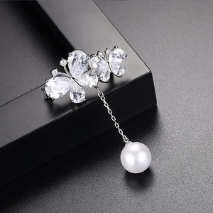 LUOTEEMI Nuova Spilla di Moda con Farfalla in Cristallo CZ Vivace <span class=keywords><strong>e</strong></span> Perla Bianca Rotonda Creativa, Gioiello da Matrimonio per Donne - Product Image 5