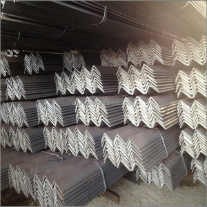 เหล็กแผ่นรีดร้อนมุมขนาดมาตรฐานเกรด EN S235JR S355JR <span class=keywords><strong>ค</strong></span>าร์บอนสตีล slotted มุมสำหรับโ<span class=keywords><strong>ค</strong></span>รงการวัสดุ - Product Image 2
