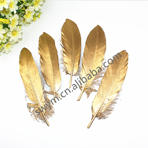 Plumes d'oie peintes or, pièces, DIY, vente en gros, métallique, paillettes, or