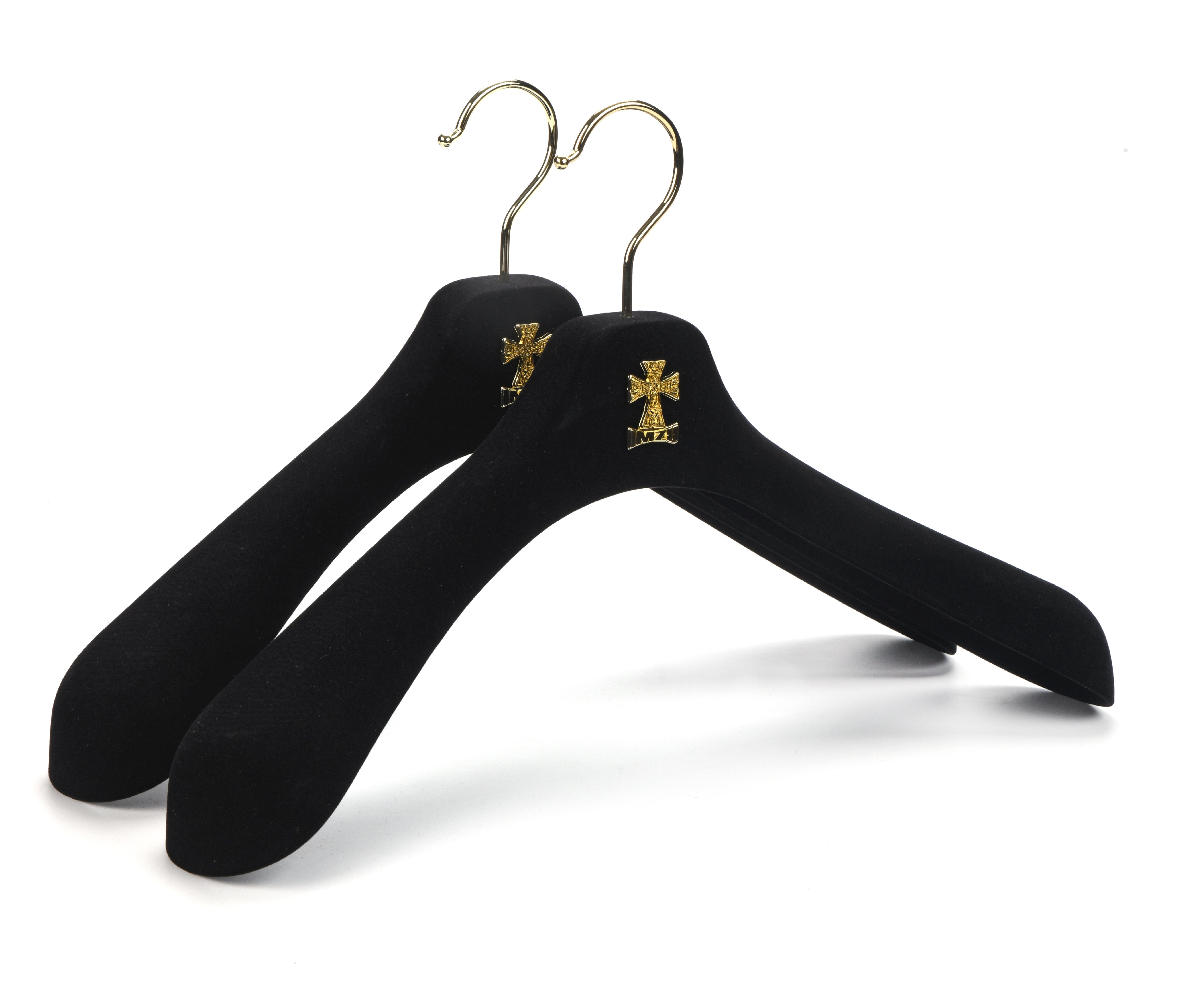 плечики для одежды. плечики для одежды черные. вешалка 66nb черная. вешалки деревянные черные. 789.