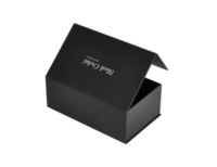 Boîte-cadeau de luxe personnalisée en carton rigide à rabat noir à fermeture magnétique estampage en or avec inserts