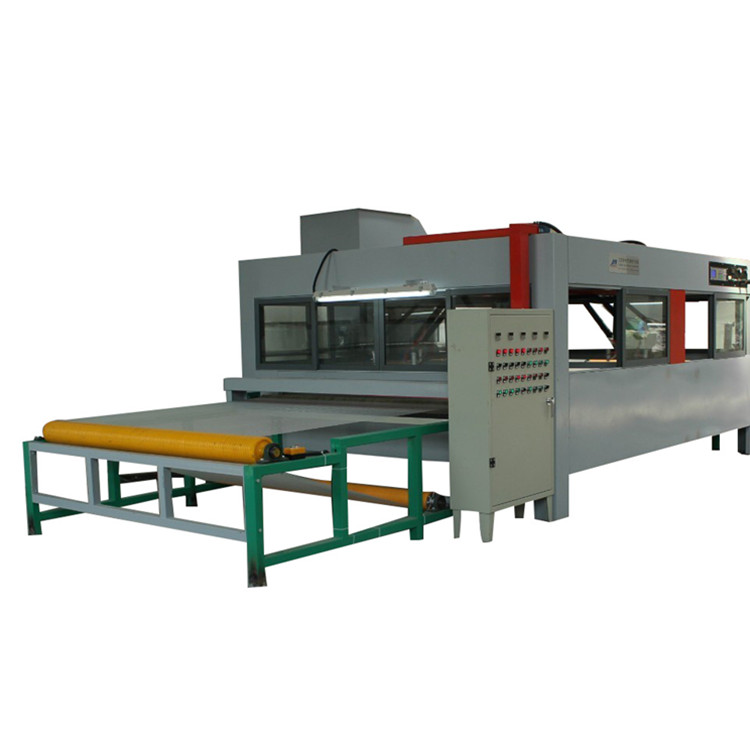 Машина для распыления кожевенного покрытия