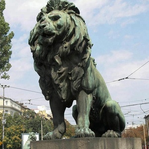 Statua da Giardino di Leone Alato in Bronzo Antico, Scultura Animale in Metallo per Esterni, Tecnica di Fusione Disponibile per la Vendita - Product Image 3
