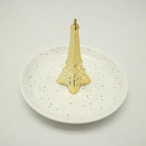 Plato Redondo de Cerámica Personalizado con <span class=keywords><strong>Torre</strong></span> <span class=keywords><strong>Eiffel</strong></span> Dorada para Decoración - Product Image 3