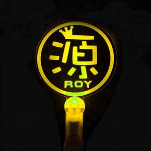 Acrylique Imprimé Par Logo Adapté Aux Besoins du client LED Acclamations <span class=keywords><strong>Color</strong></span>é Concert Conduit Bâton Lumineux - Product Image 3