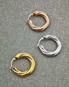 Boucles d'oreilles créoles grandes et simples pour femmes et filles, style bohème, torsadées brésiliennes, en laiton plaqué IP - Product Image 5
