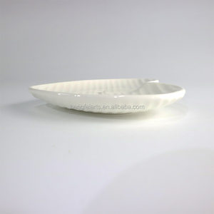 Blanc pas cher <span class=keywords><strong>en</strong></span> céramique émaillée <span class=keywords><strong>en</strong></span> <span class=keywords><strong>forme</strong></span> <span class=keywords><strong>de</strong></span> <span class=keywords><strong>coeur</strong></span> mariage assiettes - Product Image 4