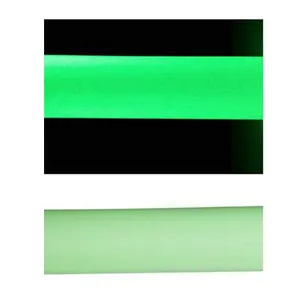 Pencahayaan Yang Tinggi Perekat Reflektif Lembar Acrylic Malam Glow Dalam Gelap Panah Bersinar Hijau Bercahaya Tanda Keselamatan Tape