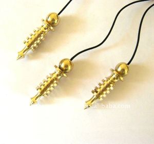 ลูกตุ้มโลหะขายส่ง: หมุดเคลือบรูปลูกตุ้มไอซิสสีทอง - Product Image 1