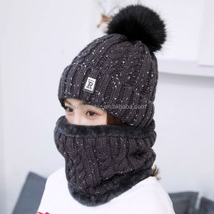 Ensemble deux pièces <span class=keywords><strong>bonnet</strong></span> <span class=keywords><strong>et</strong></span> écharpe pour <span class=keywords><strong>femme</strong></span> d'hiver avec <span class=keywords><strong>pompon</strong></span> - Product Image 1
