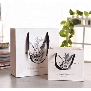 WZD1-1 taille Moyenne <span class=keywords><strong>noir</strong></span> impression feuille d'or estampage logo d'entreprise personnalisé cadeau <span class=keywords><strong>sac</strong></span> en papier - Product Image 2