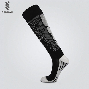 Salida de fábrica al por mayor antideslizante de fútbol de blanco y negro, calcetines de los hombres - Product Image 2