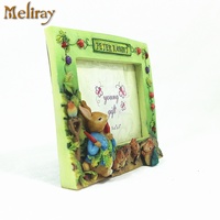 Cadre photo vert 3.5x5 pouces en poly résine Peter Rabbit Cadre photo Fruits mélangés pour enfants Décoration intérieure et décoration