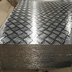 Plaque à carreaux en <span class=keywords><strong>aluminium</strong></span> gaufré à <span class=keywords><strong>5</strong></span> barres et poids de feuille pour rampe de fauteuil roulant