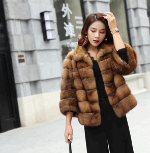 Encuentra estas corto visón abrigo de piel para looks acogedores:  Alibaba.com