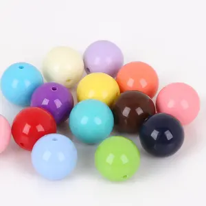 Pas cher petit en plastique colorées boules avec trou boules acryliques