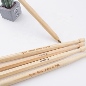 Bolígrafo de Madera Tallada con Logotipo al por Mayor, Bolígrafo Promocional Delgado Tipo Baqueta de Rock - Product Image 2