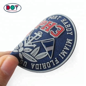 अनुकूलित फैशन डिजाइन 3 डी एम्बूसेट लोगो को सिलिकॉन के साथ कपड़े के पैच महसूस किया - Product Image 6